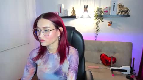 Snapshot of naomy_hot04 chatting on May 2026 11:35:01 PM naomy online show from May 2026 11:35:01 PM