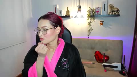 Snapshot of naomy_hot04 chatting on May 2026 01:56:01 AM naomy online show from May 2026 01:56:01 AM
