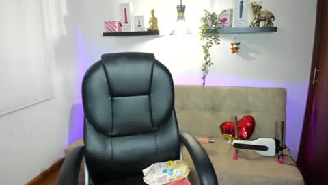 Snapshot of naomy_hot04 chatting on August 2026 12:01:01 AM naomy online show from August 2026 12:01:01 AM