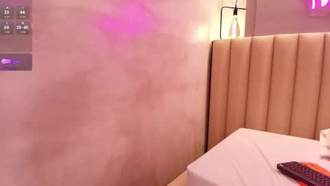 Naomy  online show from November 2025 10:42:01 PM