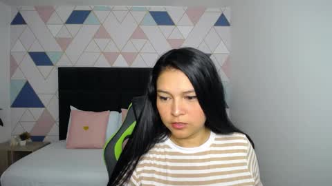 Snapshot of nare_celebi chatting on December 2024 02:10:01 AM N A R E online show from December 2024 02:10:01 AM