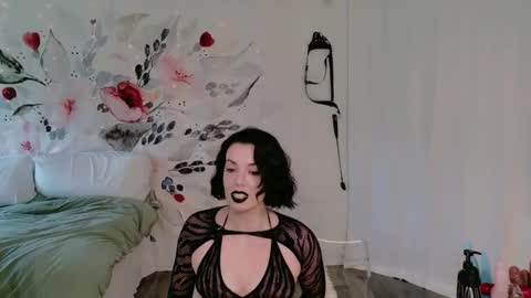 Natasha Luxxx online show from May 2026 02:35:02 PM