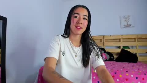 Snapshot of natalia54_ chatting on October 2025 01:33:02 AM NATI online show from October 2025 01:33:02 AM