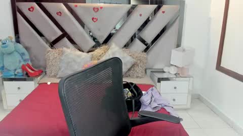 natalia5560 online show from October 2025 01:00:01 PM