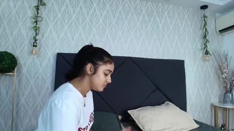 Naty  online show from November 2025 12:26:01 PM