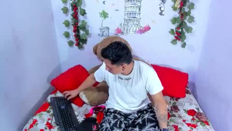 Snapshot of nataliaandjulliam chatting on November 2025 04:56:01 AM nataliaandjulliam online show from November 2025 04:56:01 AM