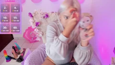 Nataliua Henao online show from November 2025 05:31:01 PM