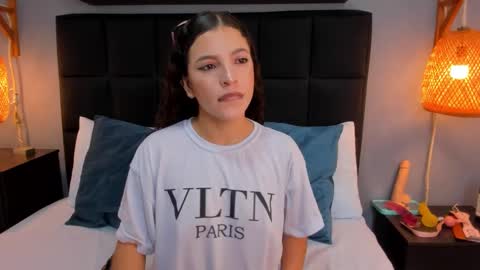 Snapshot of natalie_esmith chatting on November 2025 11:43:01 AM N A T A L I E online show from November 2025 11:43:01 AM