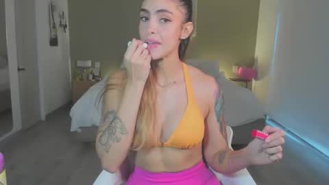 anatalybee online show from November 2025 08:40:02 PM