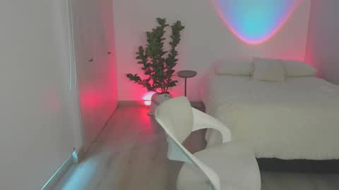 anatalybee online show from February 2026 09:22:02 PM