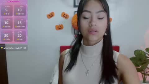 Nataly Escobar online show from October 2025 12:39:02 PM