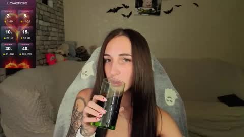 Nataly online show from October 2025 05:44:02 PM