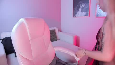 Natasha  Bennett online show from May 2026 02:36:01 PM