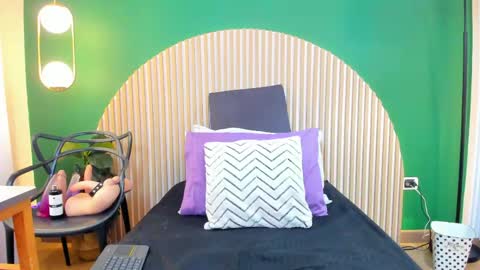 nathalie rossel online show from April 2026 08:20:02 PM