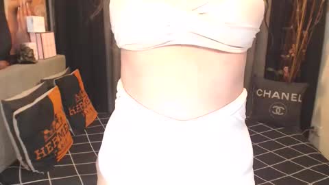 Snapshot of nathaliehuges chatting on May 2026 03:11:02 AM Goddess Nathalie online show from May 2026 03:11:02 AM