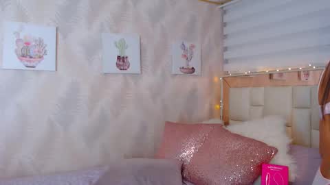 Snapshot of nathalierose_1 chatting on November 2025 09:08:02 AM Nathalie Rose online show from November 2025 09:08:02 AM