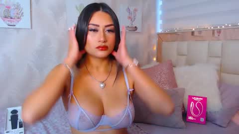 Snapshot of nathalierose_1 chatting on November 2025 11:01:02 AM Nathalie Rose online show from November 2025 11:01:02 AM