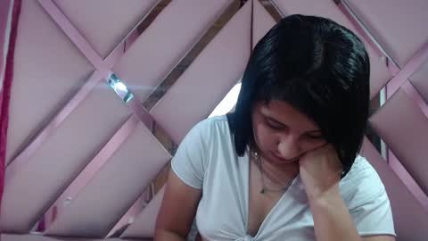 Snapshot of nathaly_low chatting on January 2025 10:40:01 AM nathaly low online show from January 2025 10:40:01 AM