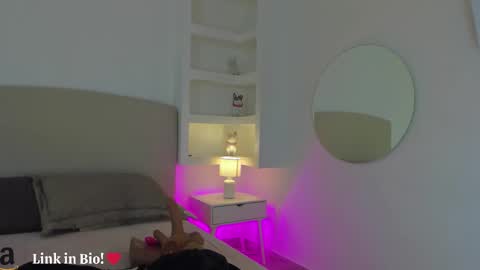 NATHALY  online show from November 2025 10:40:02 AM