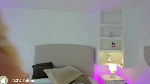 NATHALY  online show from December 2025 10:43:01 AM