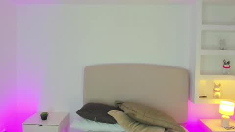 NATHALY  online show from December 2025 10:35:02 AM