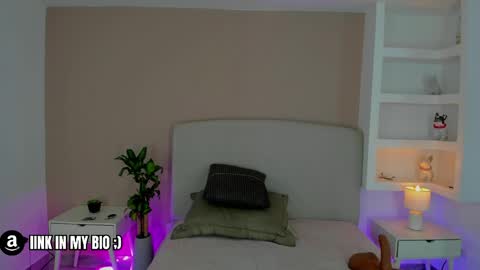 Snapshot of nathalyn05 chatting on June 2026 10:42:02 AM NATHALY online show from June 2026 10:42:02 AM