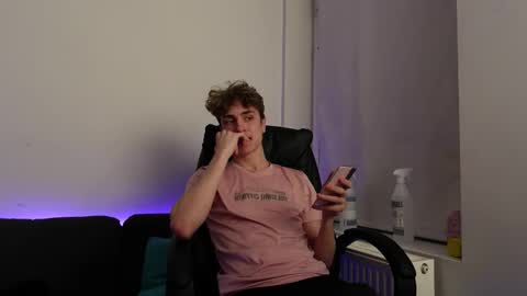 Snapshot of nathan_rusu chatting on November 2025 09:32:01 PM NATHAN RUSU online show from November 2025 09:32:01 PM