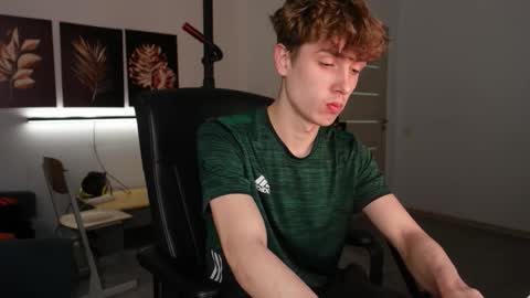 Snapshot of nathan_rusu chatting on November 2025 09:52:02 PM NATHAN RUSU online show from November 2025 09:52:02 PM