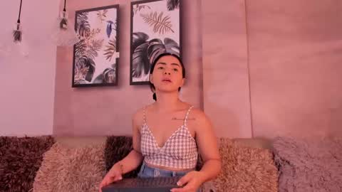 Snapshot of natty_roberts_ chatting on February 2025 08:11:02 PM Natty online show from February 2025 08:11:02 PM