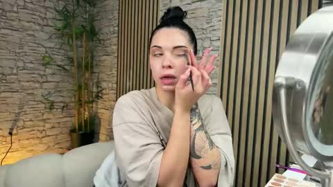 NATTY FIERROS online show from December 2025 09:22:02 PM