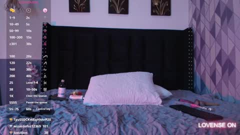 Gwen  online show from January 2025 01:33:01 AM