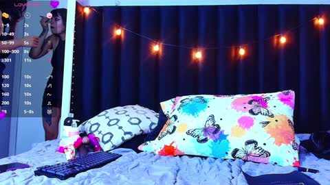 Gwen  online show from February 2025 07:53:02 PM