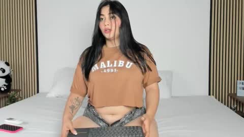 Snapshot of naty_model25 chatting on October 2025 10:20:02 PM naty_model25 online show from October 2025 10:20:02 PM