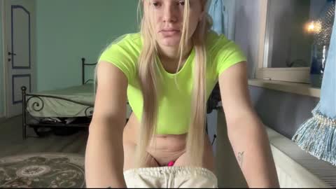 Andreea online show from December 2025 05:17:02 AM