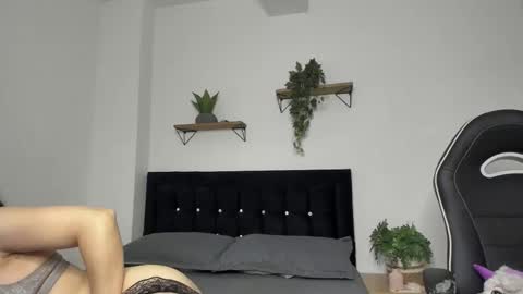 Emily online show from November 2025 04:49:01 PM