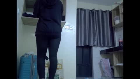 Snapshot of naughty_baddie5 chatting on November 2025 09:48:02 PM candy online show from November 2025 09:48:02 PM