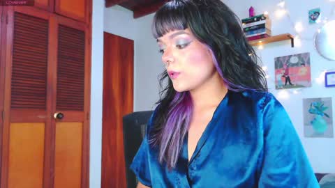 Snapshot of naughty_em_17 chatting on January 2025 09:39:01 PM Em please help me reach 100 thumbs up 3 online show from January 2025 09:39:01 PM
