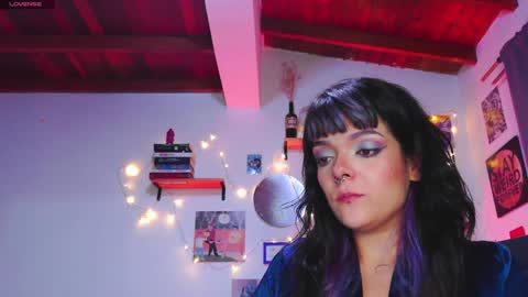 Snapshot of naughty_em_17 chatting on January 2025 01:30:01 AM Em please help me reach 100 thumbs up 3 online show from January 2025 01:30:01 AM