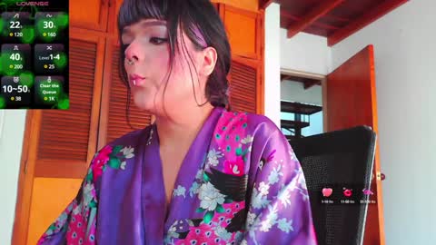 Snapshot of naughty_em_17 chatting on January 2025 09:23:02 PM Em please help me reach 100 thumbs up 3 online show from January 2025 09:23:02 PM