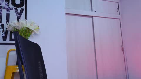 Em  please help me reach 100 thumbs up 3 online show from November 2025 02:32:01 AM