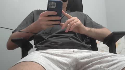 Snapshot of naughty_enzo chatting on March 2025 01:23:01 AM Enzo online show from March 2025 01:23:01 AM