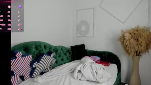 Snapshot of naughty_kittyy1 chatting on November 2025 11:29:01 PM Maria online show from November 2025 11:29:01 PM