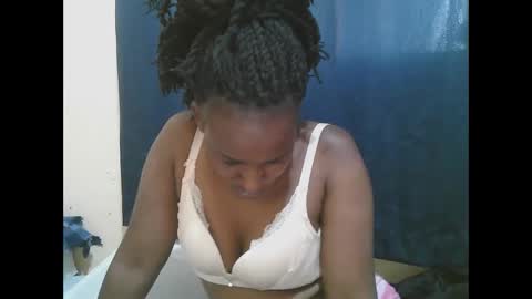 Snapshot of naughty_slender2 chatting on November 2025 06:35:02 AM jn online show from November 2025 06:35:02 AM