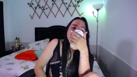 Snapshot of naughtygirl_mmm chatting on November 2025 08:14:01 PM Valeria online show from November 2025 08:14:01 PM