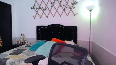 Snapshot of naughtygirl_mmm chatting on November 2025 06:09:02 PM Valeria online show from November 2025 06:09:02 PM