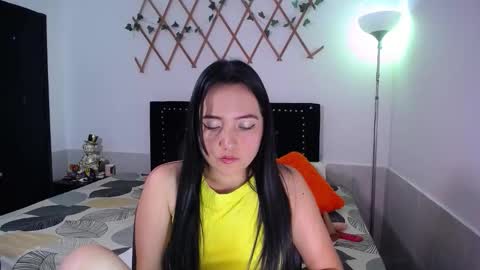 Snapshot of naughtygirl_mmm chatting on December 2025 04:34:02 PM Valeria online show from December 2025 04:34:02 PM