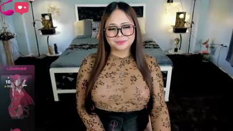 Snapshot of naughtytrans_huntress chatting on June 2026 02:32:01 PM ITS ME YOGIRL PATRICIA online show from June 2026 02:32:01 PM