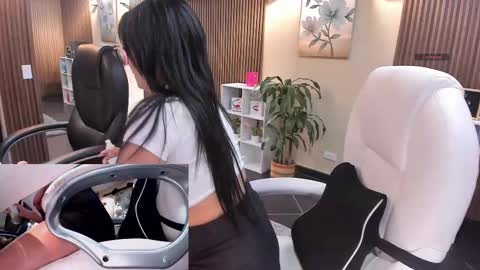 Snapshot of naugthyelli chatting on November 2025 07:04:01 PM online show from November 2025 07:04:01 PM