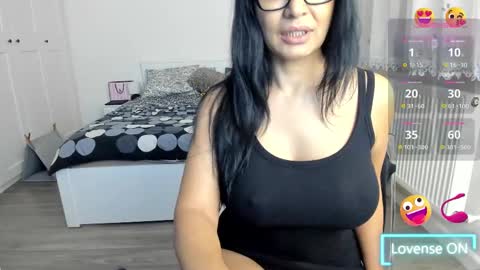 Snapshot of nauty_leila chatting on March 2025 06:54:02 AM KimBeee online show from March 2025 06:54:02 AM