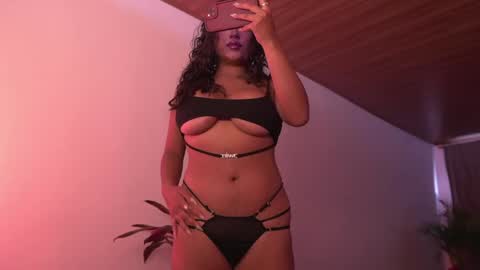 Snapshot of ne_fertari chatting on May 2026 01:28:02 PM Nefertari online show from May 2026 01:28:02 PM